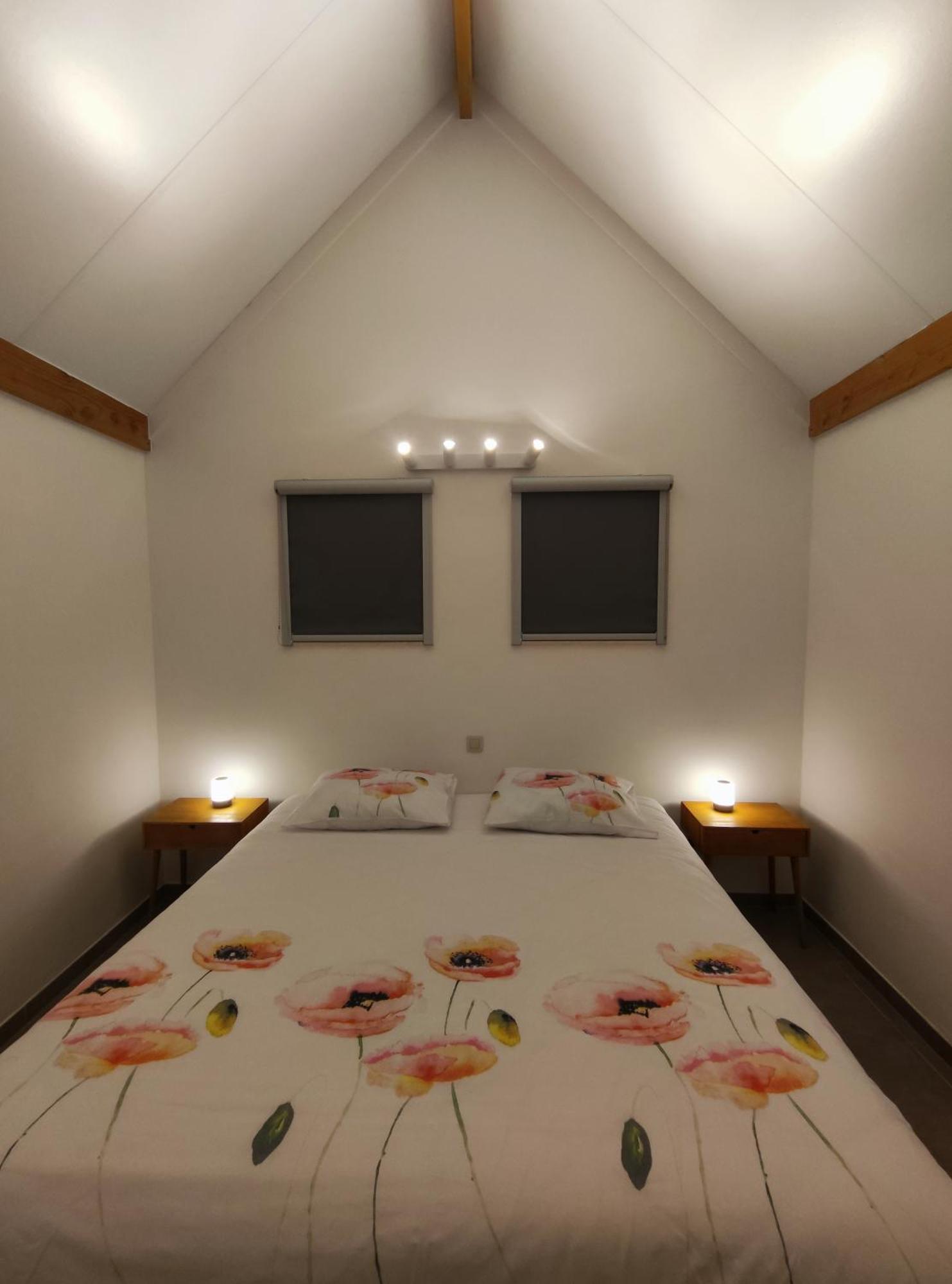 Polderhuis 10: Airco Comfort with Private Parking and Garden Koksijde Exterior photo